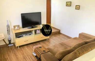 Imagem: A casa possui 3 Dormitórios, 2 Banheiros, 3 Vagas na garagem