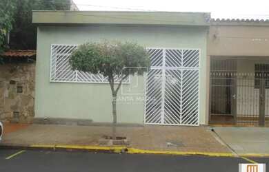 Imagem: A casa possui 3 Dormitórios, 2 Banheiros, 1 Vaga na garagem