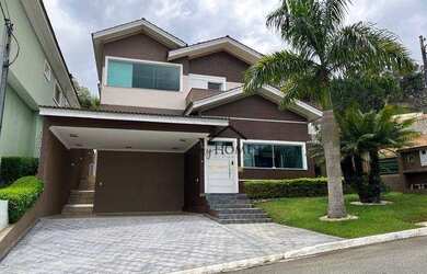 Imagem: A casa em condomínio possui 4 Dormitórios, 5 Banheiros, 4