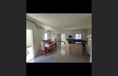 Imagem: A casa possui 3 Dormitórios, 2 Banheiros, 108m² de Área e