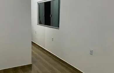 Imagem: A casa possui 2 Dormitórios, 1 Banheiro, 2 Vagas na garagem