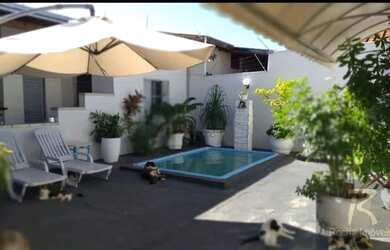 Imagem: A casa possui 3 Dormitórios, 2 Banheiros, 2 Vagas na garagem