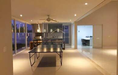 Imagem: A casa em condomínio possui 4 Dormitórios, 5 Banheiros, 4