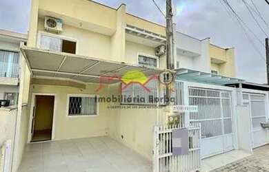 Imagem: A casa possui 2 Dormitórios, 2 Banheiros, 1 Vaga na garagem