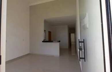 Imagem: A casa possui 2 Dormitórios, 1 Banheiro, 3 Vagas na garagem