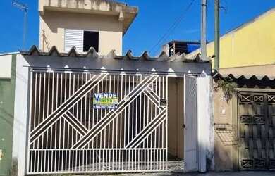 Imagem: A casa possui 2 Dormitórios, 1 Banheiro, 2 Vagas na garagem