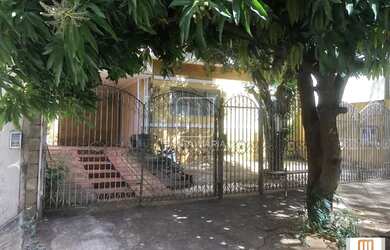 Imagem: O depósito possui 2 Vagas na garagem, 142m² de Área e está