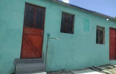 Imagem: A casa possui 2 Dormitórios e 2 Banheiros e está localizado