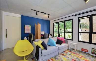 Imagem: O apartamento possui 1 Dormitório, 1 Banheiro, 2 Vagas na garagem