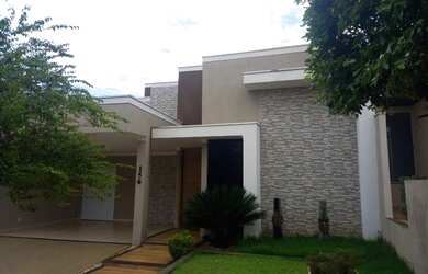 Imagem: A casa em condomínio possui 3 Dormitórios, 3 Banheiros, 4