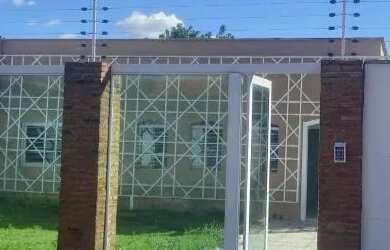 Imagem: A casa possui 5 Dormitórios, 5 Banheiros, 4 Vagas na garagem