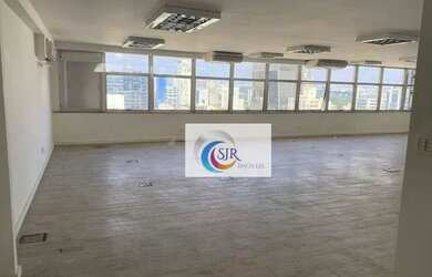 Imagem: O depósito possui 4 Vagas na garagem e 283m² de Área e está