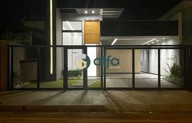 Imagem: A casa possui 3 Dormitórios, 2 Banheiros, 2 Vagas na garagem