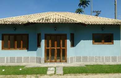 Imagem: A casa possui 3 Dormitórios, 2 Banheiros, 1 Vaga na garagem