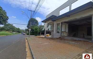 Imagem: O depósito possui 2 Vagas na garagem, 250m² de Área e está