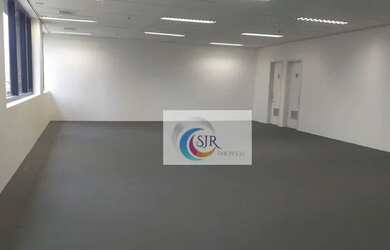 Imagem: O depósito possui 5 Vagas na garagem, 519m² de Área e está