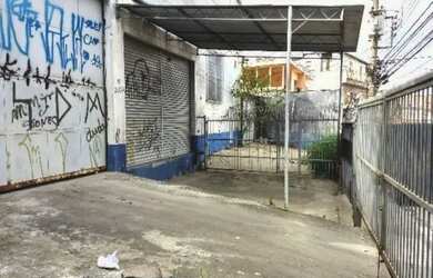 Imagem: O depósito possui 5 Vagas na garagem e 700m² de Área e está