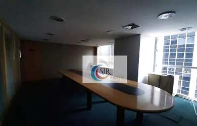 Imagem: O depósito possui 4 Vagas na garagem, 878m² de Área e está