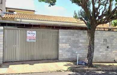 Imagem: A casa possui 2 Dormitórios, 1 Banheiro, 1 Vaga na garagem