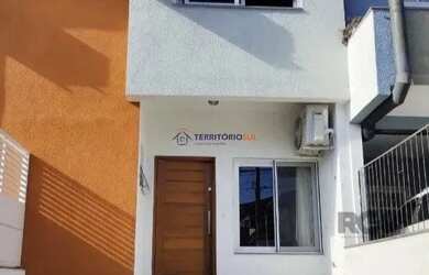 Imagem: A casa possui 3 Dormitórios, 3 Banheiros, 2 Vagas na garagem