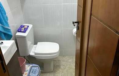 Imagem: A casa possui 2 Dormitórios, 3 Banheiros, 1 Vaga na garagem