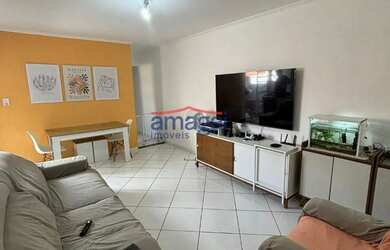 Imagem: A casa possui 3 Dormitórios, 3 Banheiros, 2 Vagas na garagem