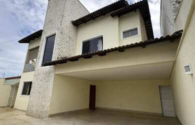 Imagem: A casa possui 3 Dormitórios, 4 Banheiros, 4 Vagas na garagem