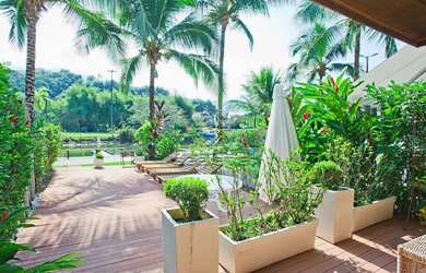 Imagem: A casa possui 4 Dormitórios, 5 Banheiros, 4 Vagas na garagem