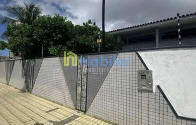 Imagem: A casa para alugar possui 4 Dormitórios, 4 Banheiros e 828m²