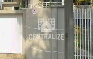 Imagem: A casa possui 4 Dormitórios, 1 Banheiro, 4 Vagas na garagem