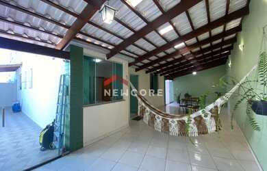 Imagem: O apartamento possui 3 Dormitórios, 1 Banheiro, 2 Vagas na