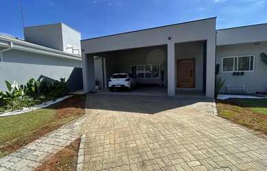 Imagem: A casa em condomínio possui 5 Dormitórios, 5 Banheiros, 4