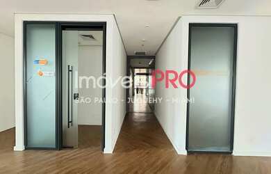 Imagem 7: Conjunto comercial com 375m², 8 vagas e muito bem localizado no miolo...