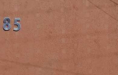 Imagem: A casa possui 3 Dormitórios, 3 Banheiros, 4 Vagas na garagem