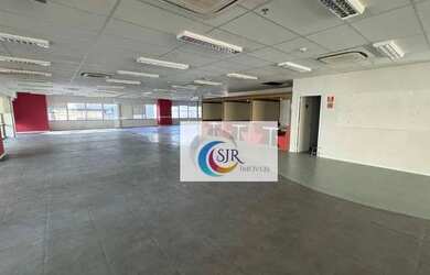 Imagem: O depósito para alugar possui 5 Vagas na garagem e 378m² de