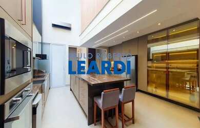 Imagem: A casa em condomínio possui 3 Dormitórios, 4 Banheiros, 2