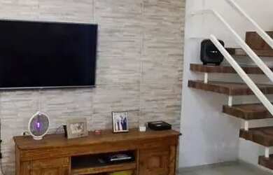 Imagem: A casa em condomínio para alugar possui 3 Dormitórios, 3 Banheiros