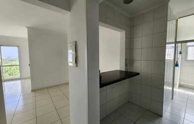 Imagem: O apartamento possui 3 Dormitórios, 1 Banheiro, 1 Vaga na garagem