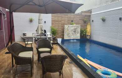 Imagem: A casa possui 4 Dormitórios, 4 Banheiros, 1 Vaga na garagem