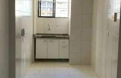 Imagem: O apartamento possui 1 Dormitório, 1 Banheiro, 1 Vaga na garagem