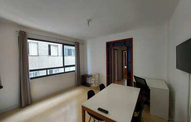 Imagem: O apartamento possui 1 Dormitório, 1 Banheiro, 1 Vaga na garagem