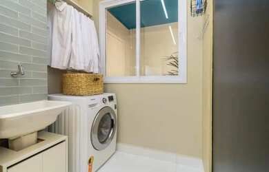 Imagem: O apartamento possui 2 Dormitórios, 1 Banheiro, 1 Vaga na garagem