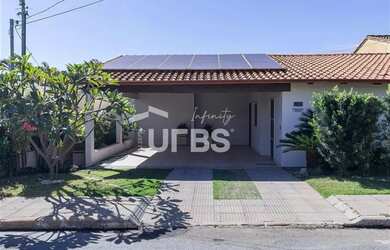 Imagem: A casa em condomínio possui 3 Dormitórios, 4 Banheiros, 4