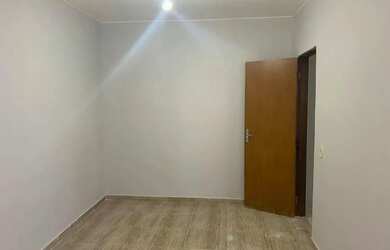 Imagem: A casa possui 1 Dormitório, 1 Banheiro, 35m² de Área e está