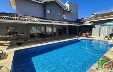 Imagem: A casa possui 4 Dormitórios, 5 Banheiros, 4 Vagas na garagem