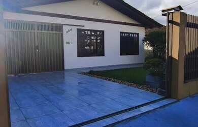 Imagem: A casa possui 4 Dormitórios, 3 Banheiros, 3 Vagas na garagem