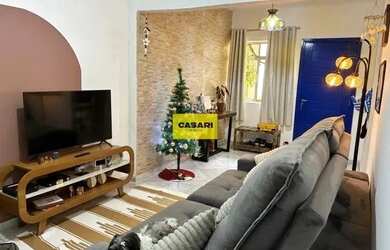 Imagem: A casa possui 3 Dormitórios, 1 Banheiro, 2 Vagas na garagem