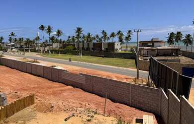 Imagem: A casa possui 3 Dormitórios, 4 Banheiros, 2 Vagas na garagem