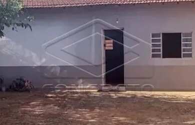 Imagem: A casa possui 2 Dormitórios, 1 Banheiro, 4 Vagas na garagem