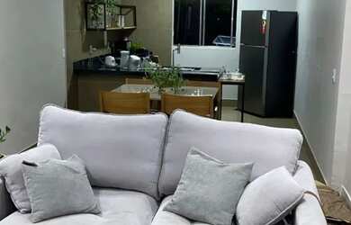 Imagem: A casa possui 1 Dormitório, 1 Banheiro, 1 Vaga na garagem e